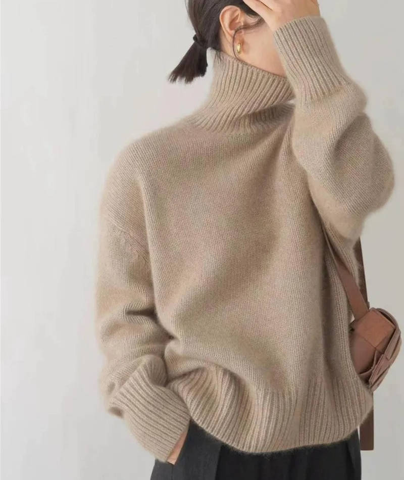 Women's plain ribbed turtleneck jumper with long sleeves and relaxed fit