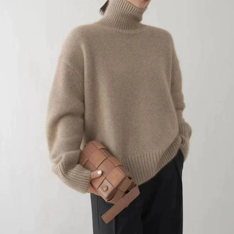 Women's plain ribbed turtleneck jumper with long sleeves and relaxed fit