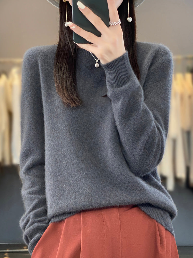 Women's plain crew neck jumper with long sleeves and ribbed trims