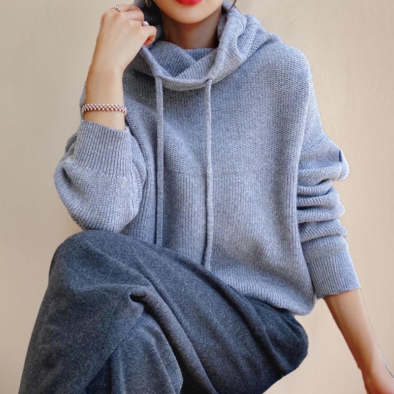 Women's knitted hoodie with drawstrings and ribbed trims
