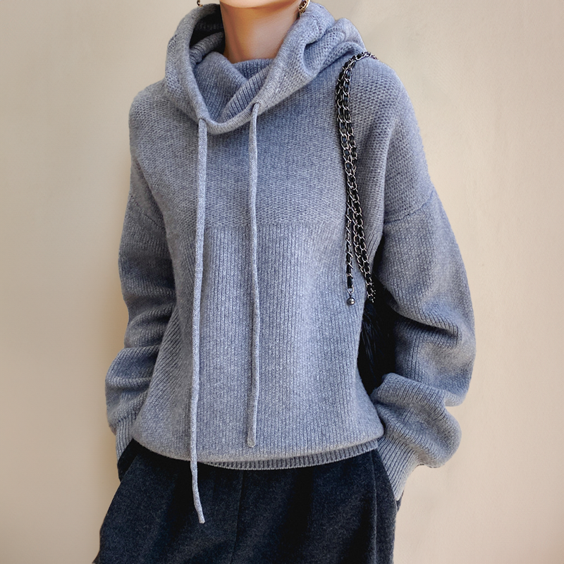 Women's knitted hoodie with drawstrings and ribbed trims