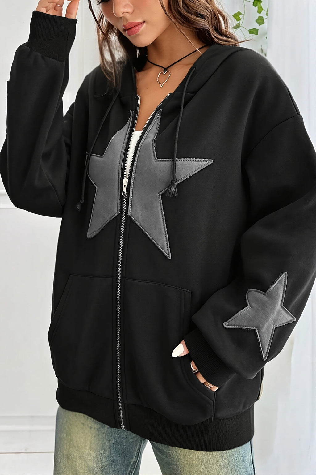 Women's oversized zip hoodie with contrasting star appliques, hood and kangaroo pockets