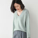 Women's fine knit sweater with round neck and long sleeves