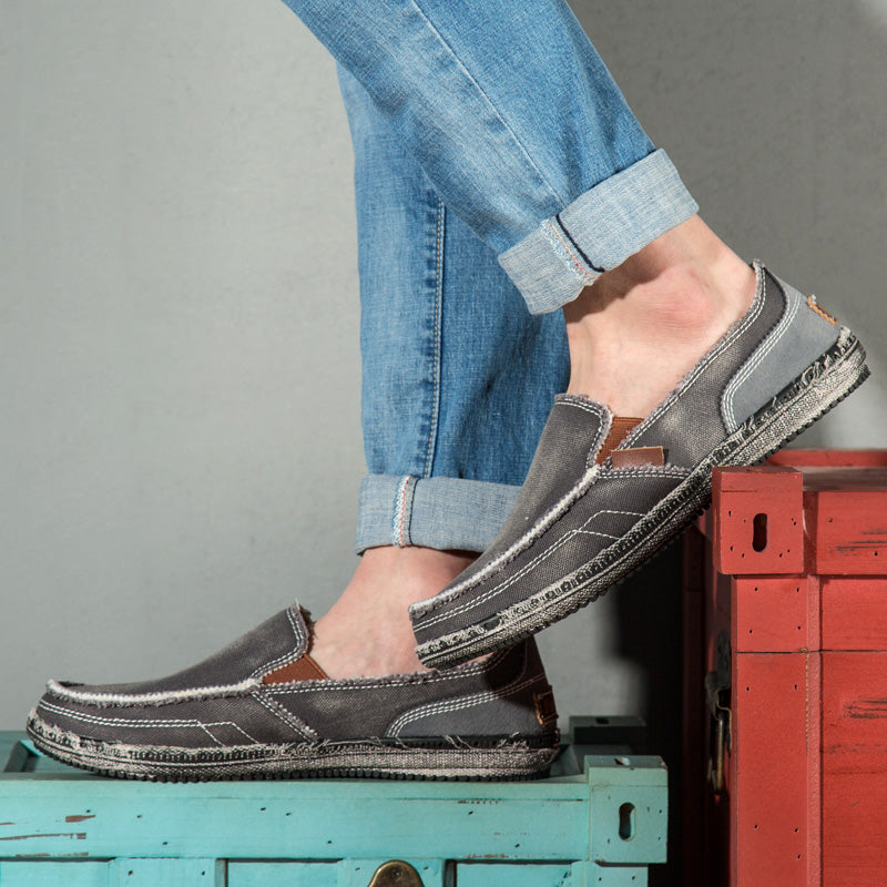 Unisex canvas loafer with moc toe, contrast stitching and flat sole