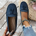 Women's flat loafers with tassel detail and moc toe stitching