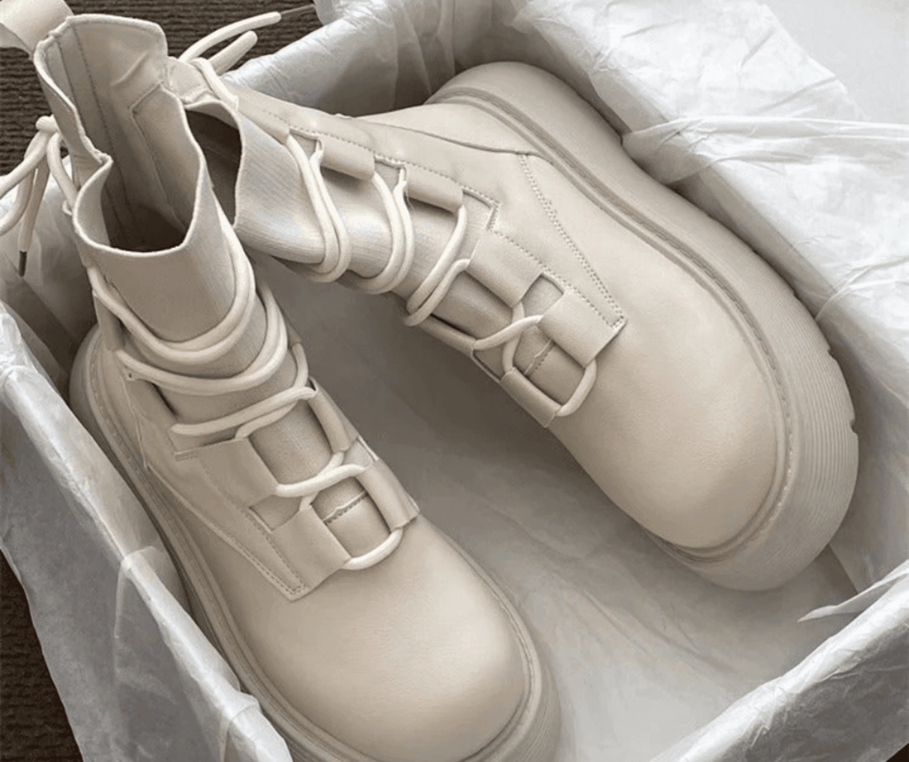 Women's lace-up ankle boots with round toes and treaded soles