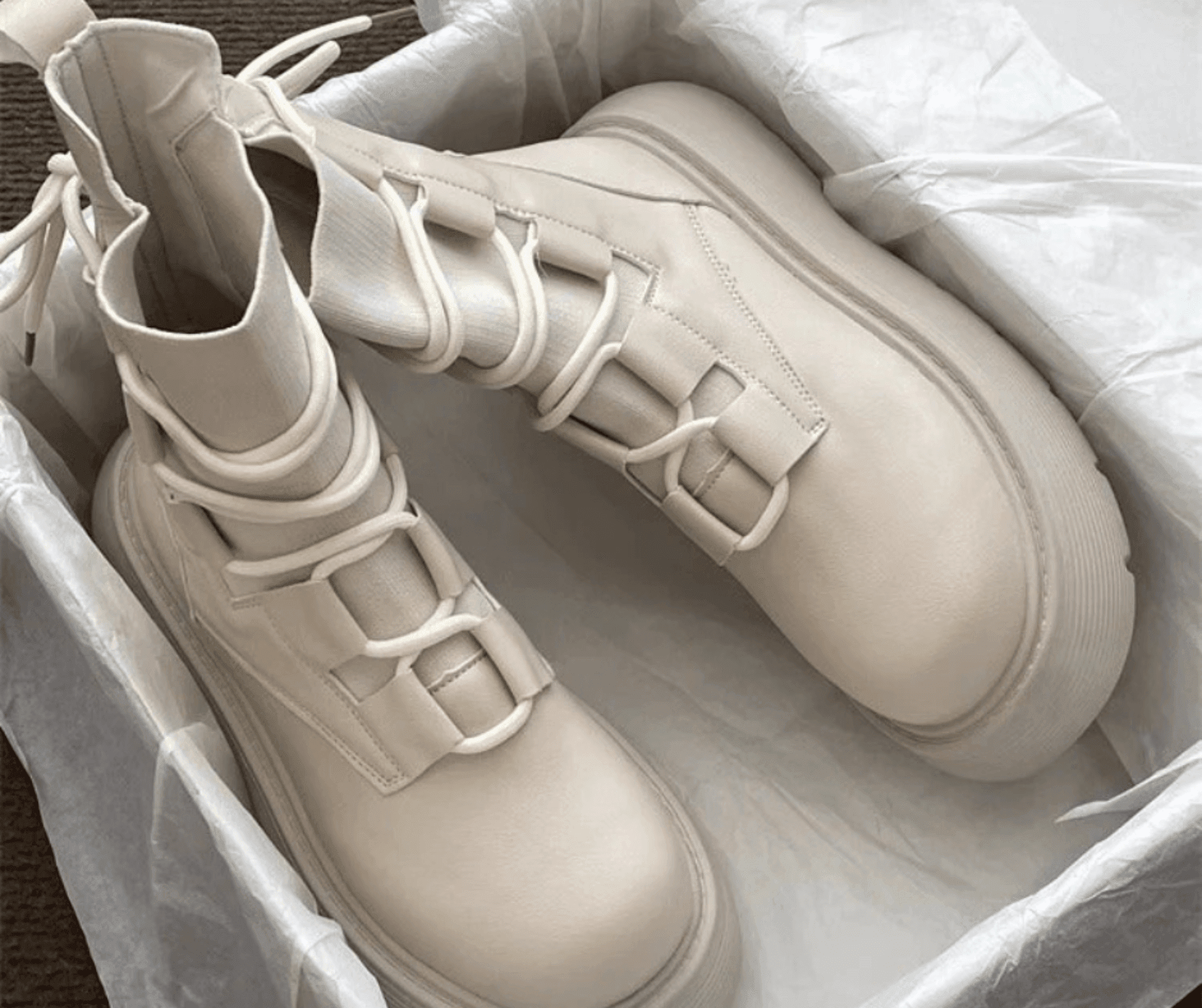 Women's lace-up ankle boots with round toes and treaded soles