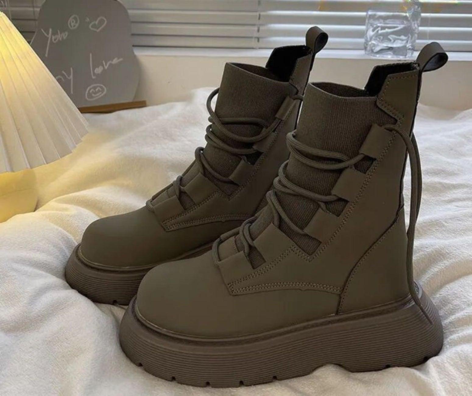 Women's lace-up ankle boots with round toes and treaded soles