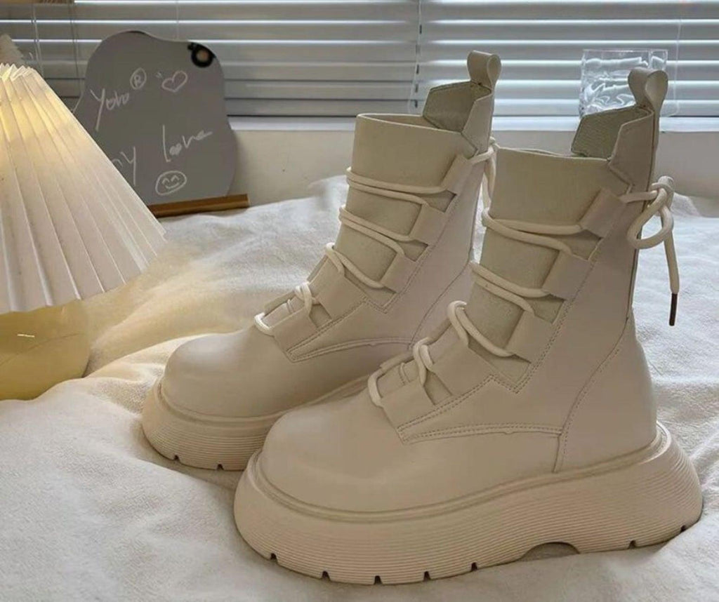 Women's lace-up ankle boots with round toes and treaded soles