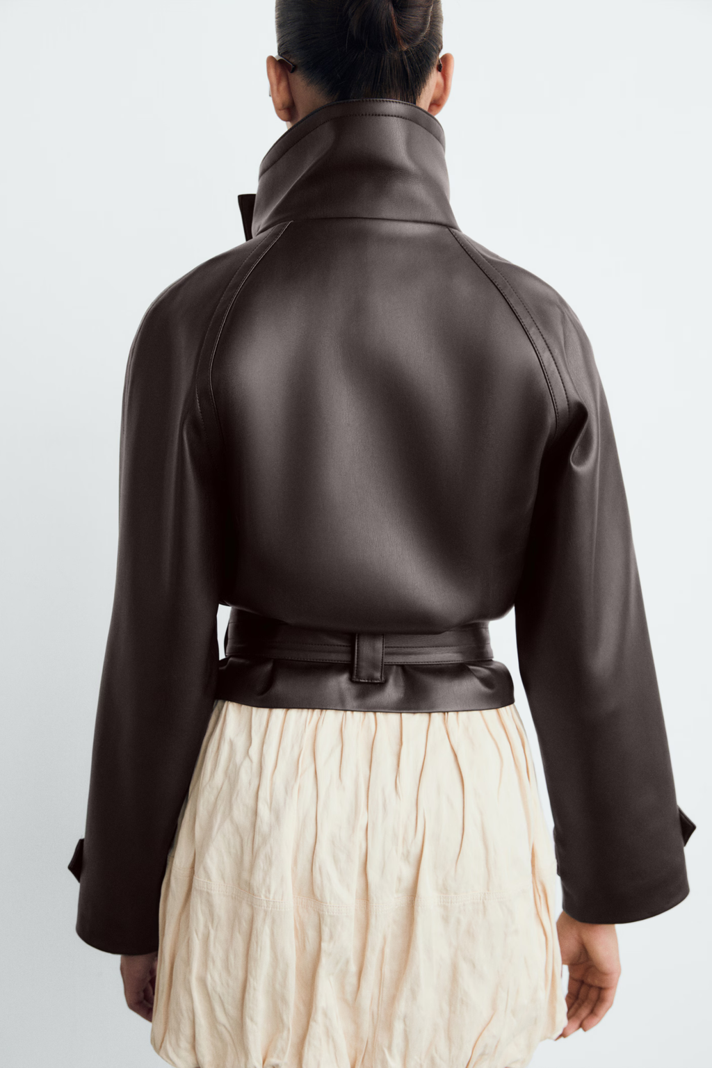 Women's cropped wrap jacket with long sleeves, wide collar and tie belt