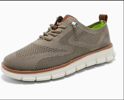 Women's low-profile lace-up trainers with textured upper and segmented sole