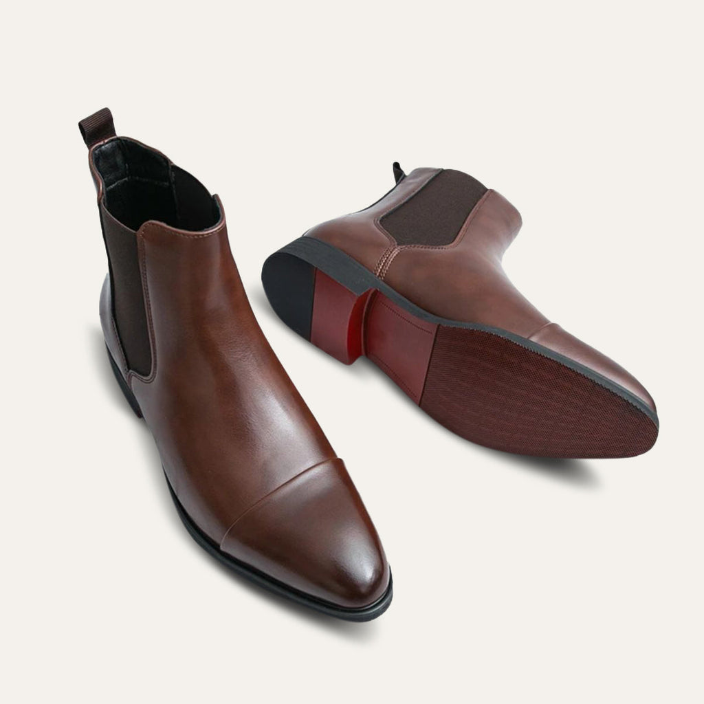 Men's pointed toe Chelsea boots with elastic side panels and low heel