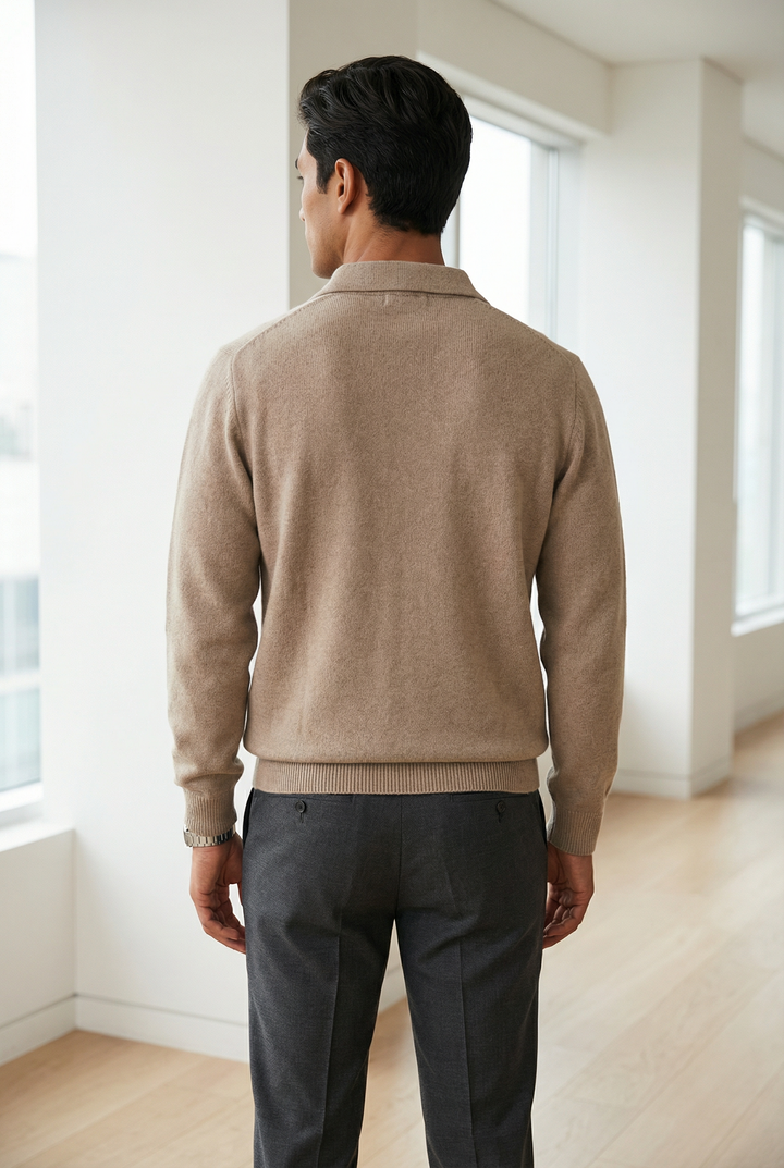 Men's knitted polo jumper with an open collar and long sleeves