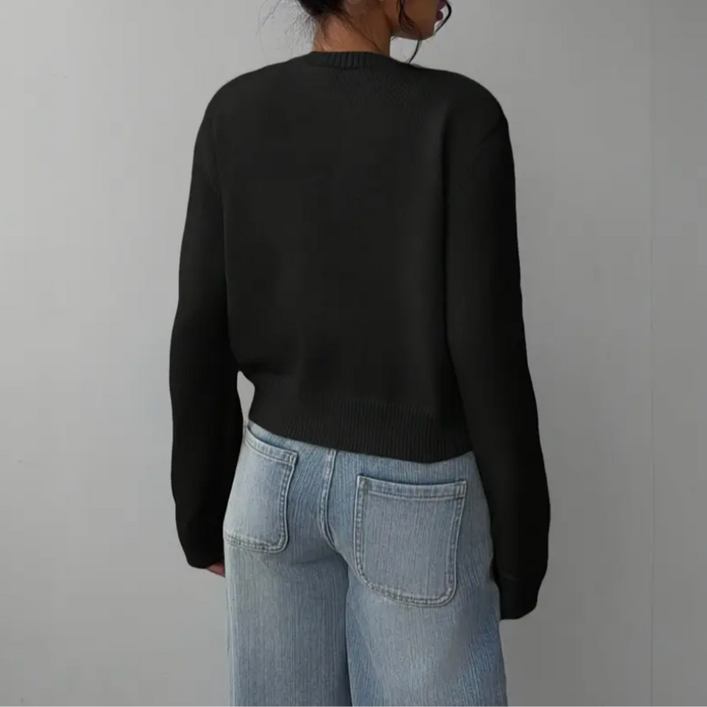 Women's cropped ribbed cardigan with round neckline, long sleeves and button front