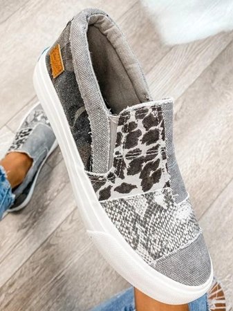 Women's patterned slip-on loafers with round toes and flat white soles