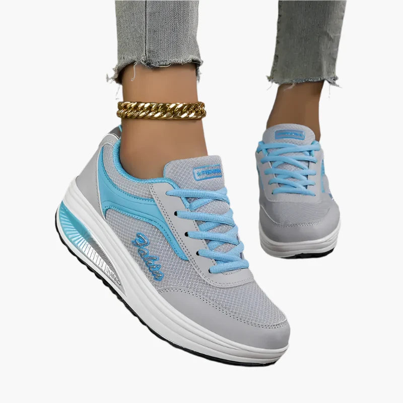 Women's low-top lace-up sneakers with platform soles