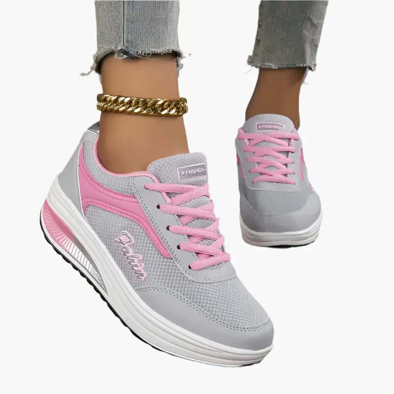 Women's low-top lace-up sneakers with platform soles