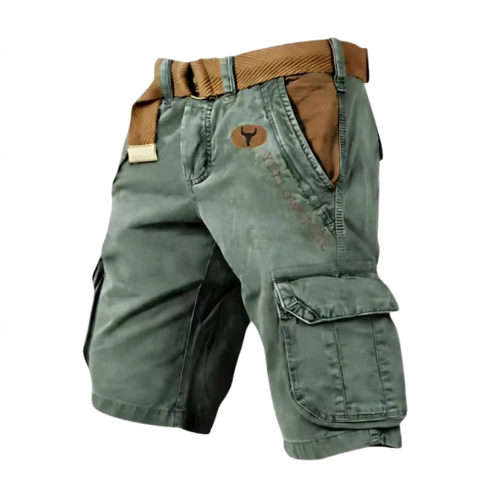 Men's cargo shorts with belt loops and large flap pockets