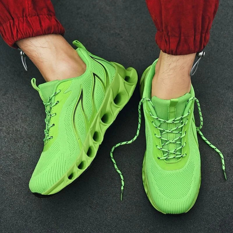 Men's lace-up running trainers with sculpted soles
