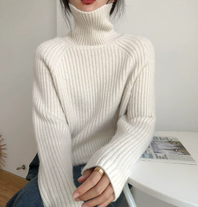 Women's ribbed roll neck sweater with long sleeves