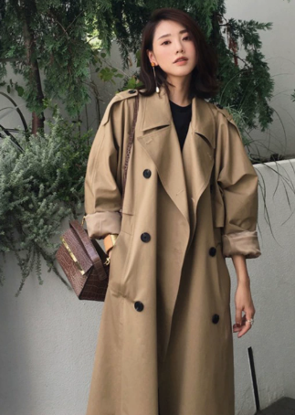 Women's long double-breasted trench coat with notched lapels