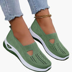 Women's textured slip-on sneakers with round toes and low soles