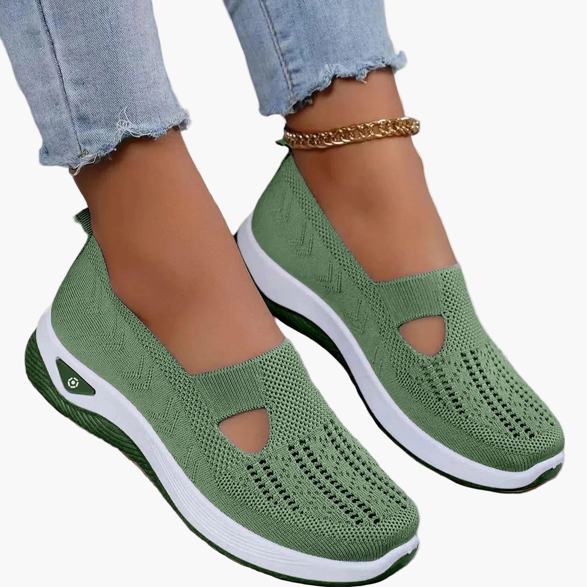 Women's textured slip-on sneakers with round toes and low soles