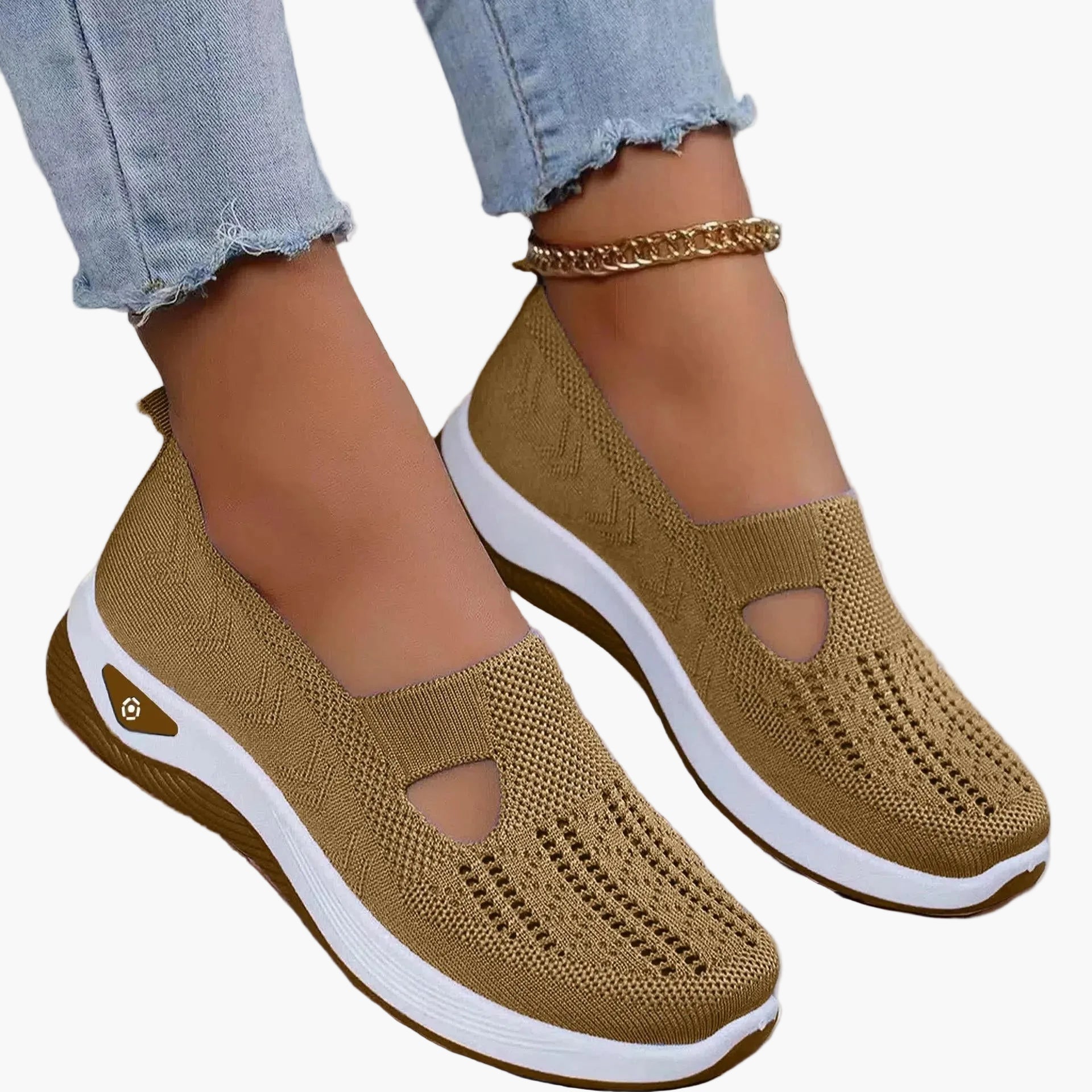 Women's textured slip-on sneakers with round toes and low soles