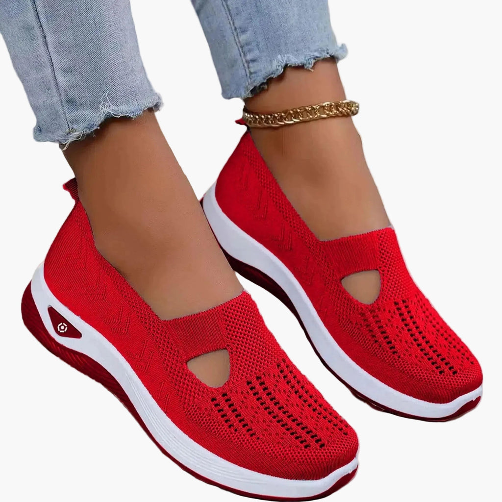Women's textured slip-on sneakers with round toes and low soles