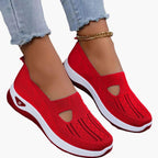 Women's textured slip-on sneakers with round toes and low soles