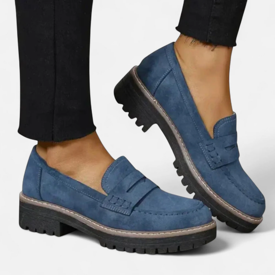 Women's penny loafers with lug sole, rounded toe and vamp strap