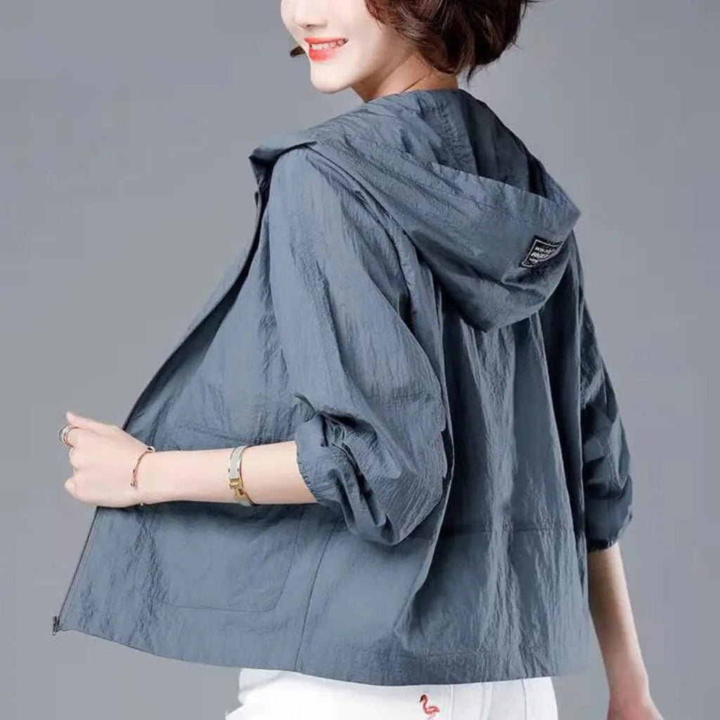 Women's cropped hooded jacket with three-quarter sleeves
