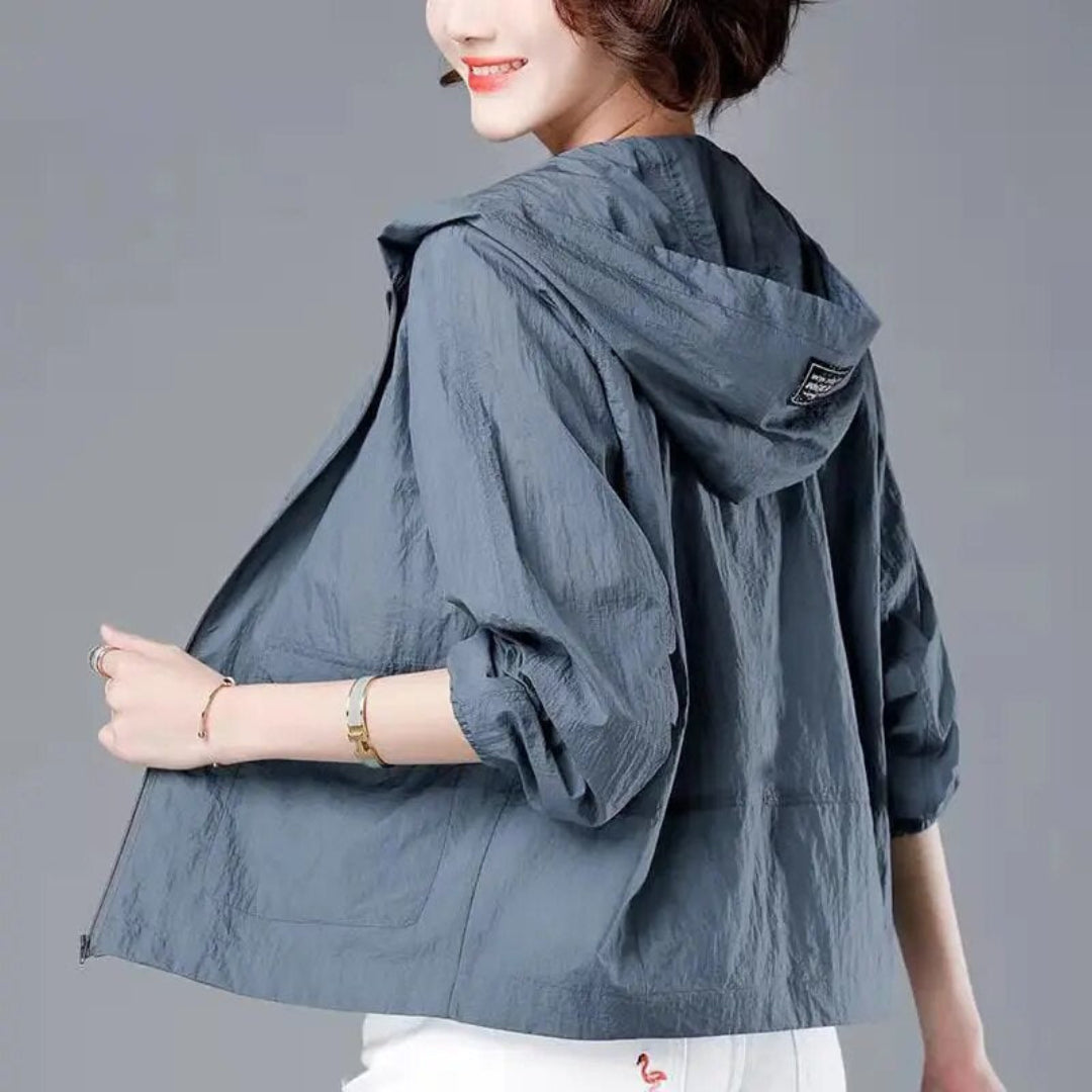 Women's cropped hooded jacket with three-quarter sleeves
