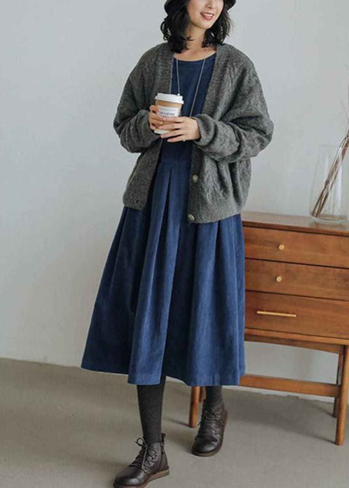 Women's corduroy midi dress with round neck and long sleeves