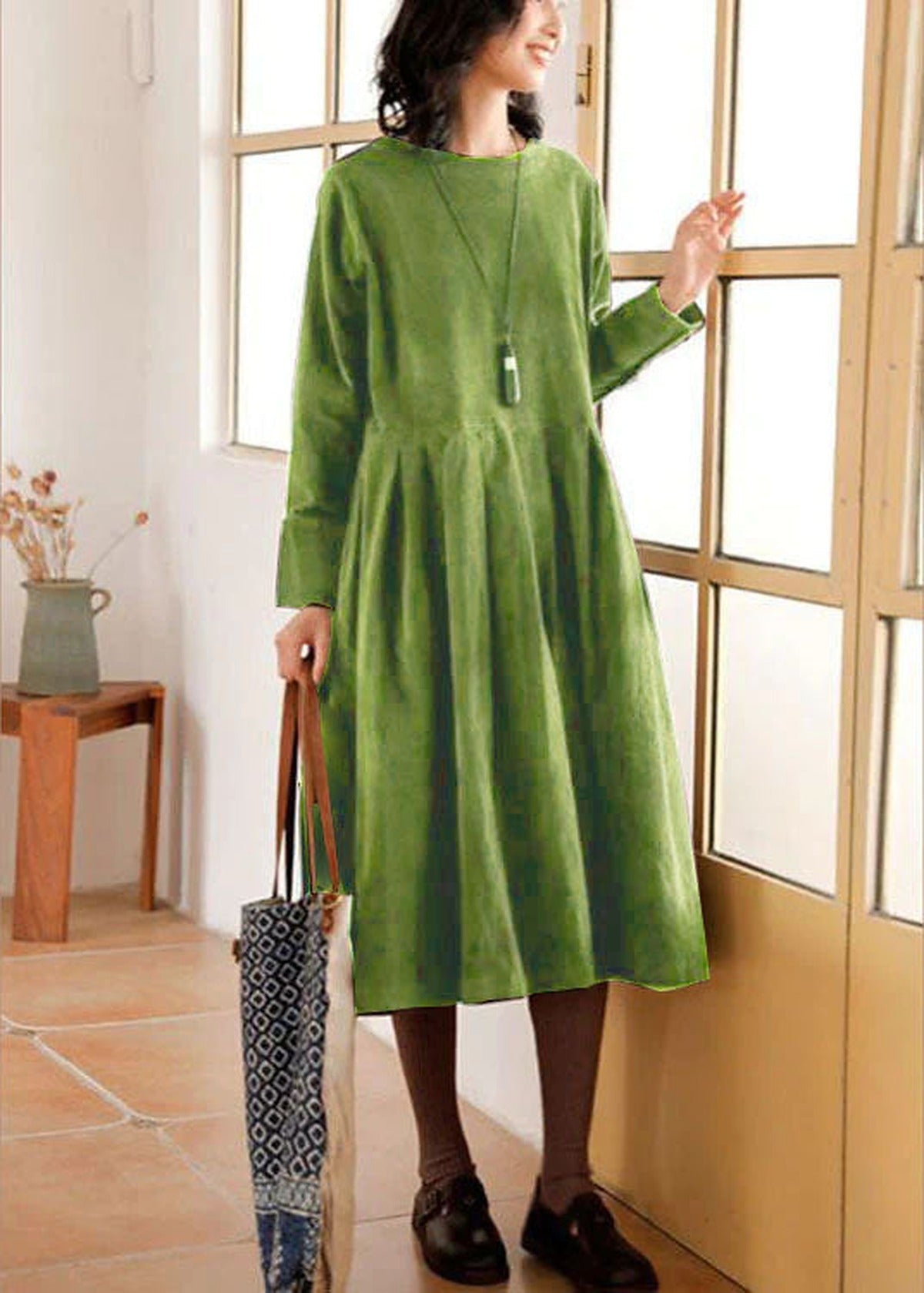 Women's corduroy midi dress with round neck and long sleeves