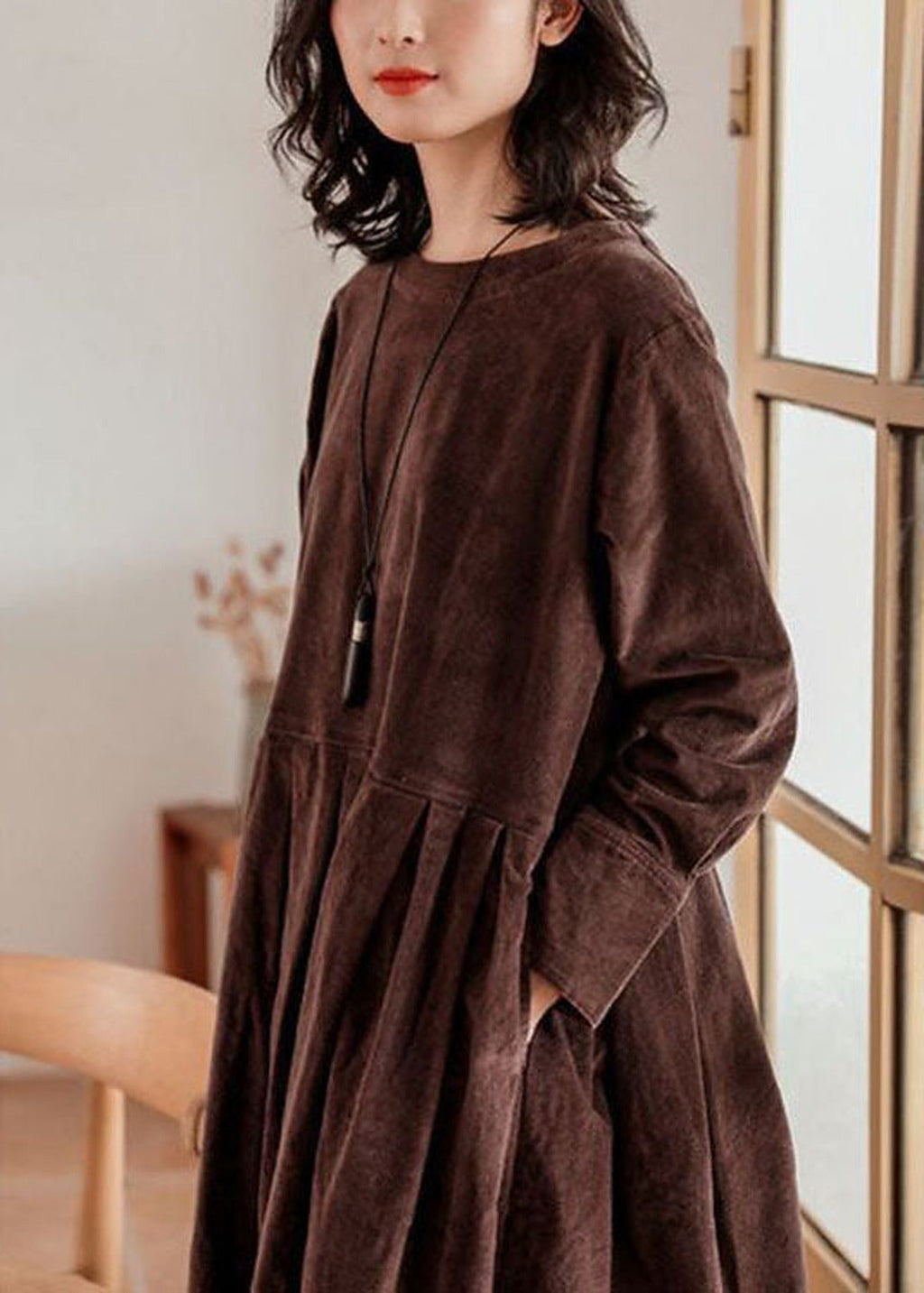 Women's corduroy midi dress with round neck and long sleeves
