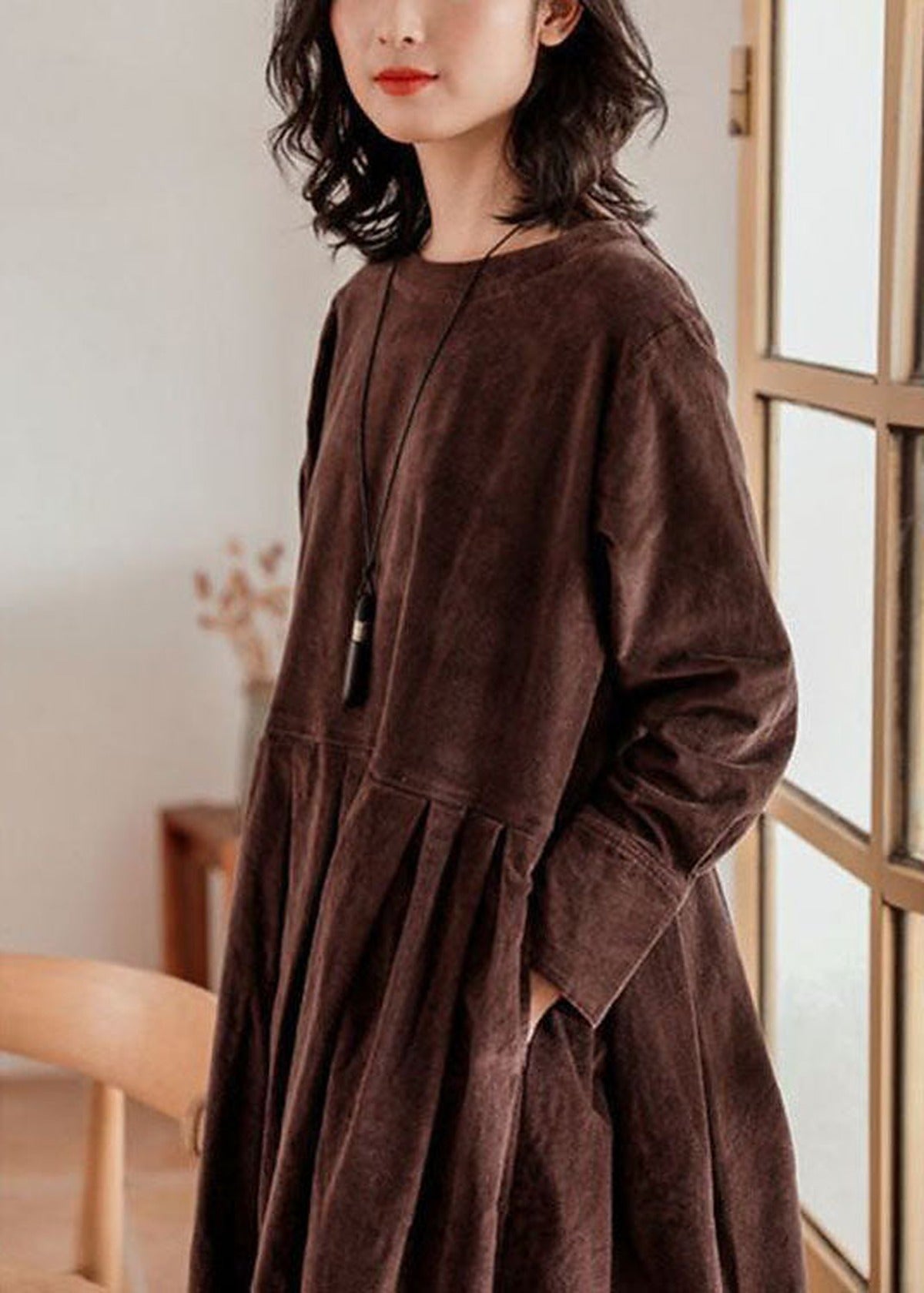 Women's corduroy midi dress with round neck and long sleeves