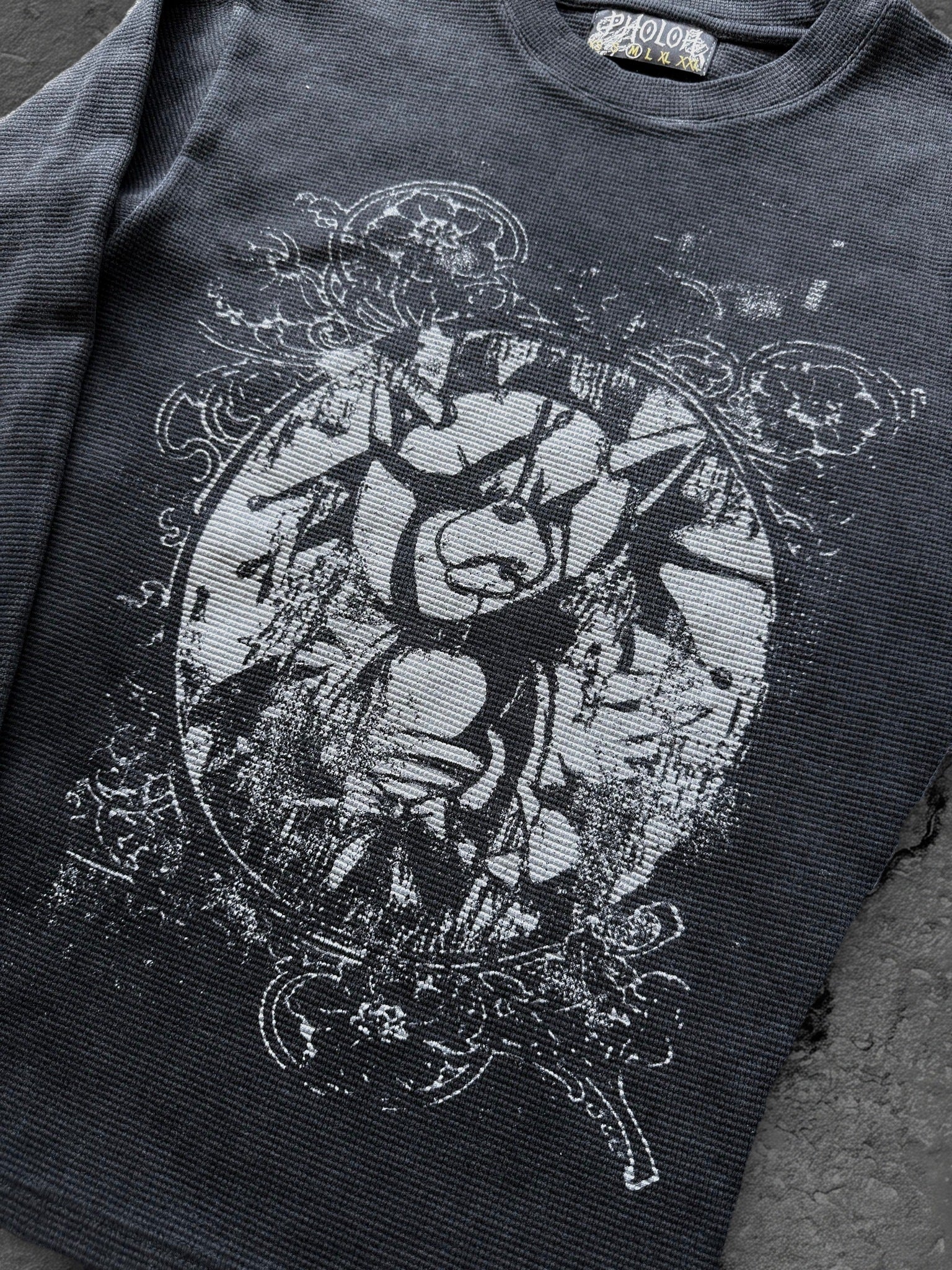 Women's black crewneck sweatshirt with monochrome graphic front print
