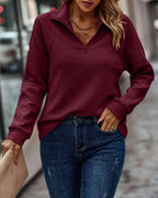 Women's ribbed half-zip jumper with mock neckline and long sleeves