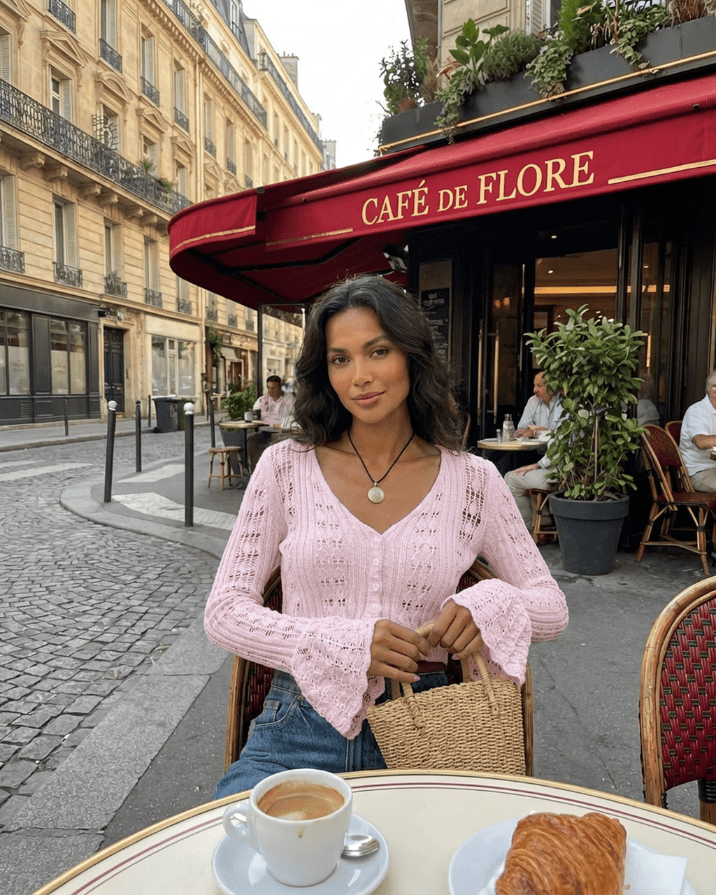 Women's pink cropped openwork cardigan with V-neckline and flared cuffs