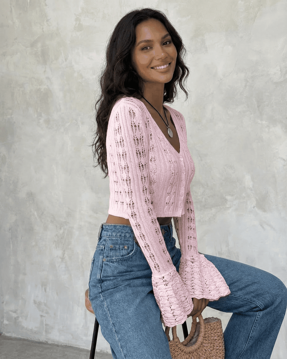 Women's pink cropped openwork cardigan with V-neckline and flared cuffs