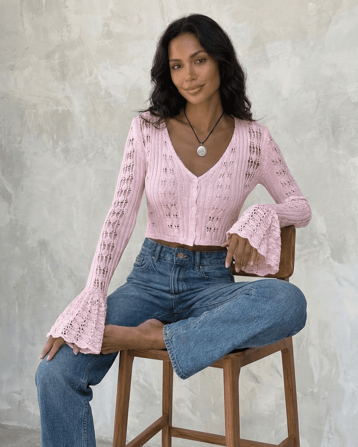 Women's pink cropped openwork cardigan with V-neckline and flared cuffs