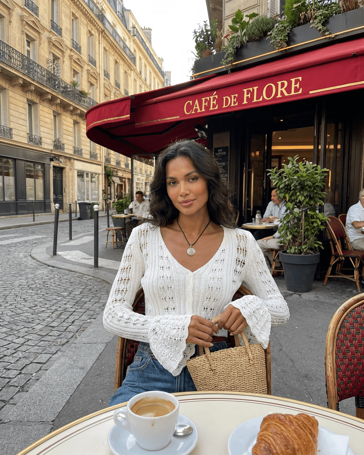 Women's white openwork cropped cardigan with V-neck and flared sleeves