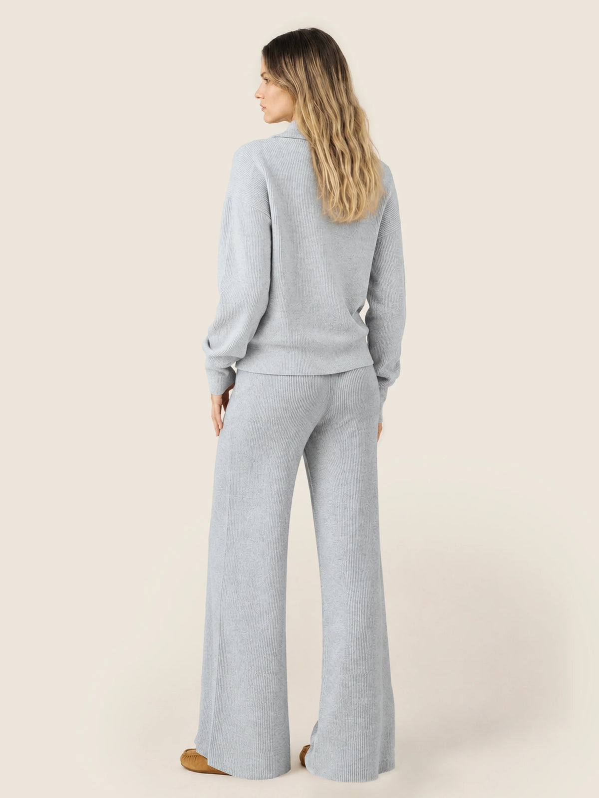 Women's grey ribbed cardigan with collar and front zip fastening