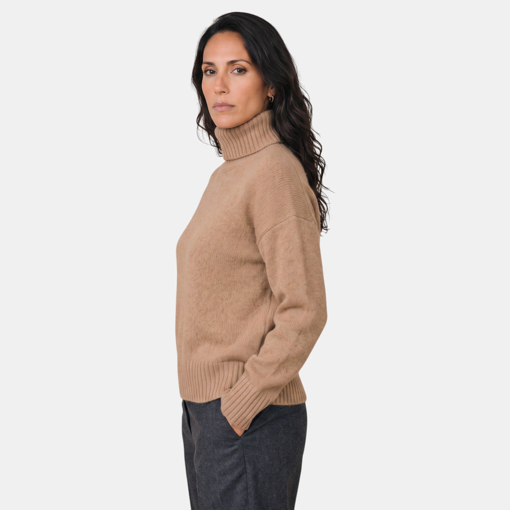 Women's ribbed turtleneck sweater with long sleeves