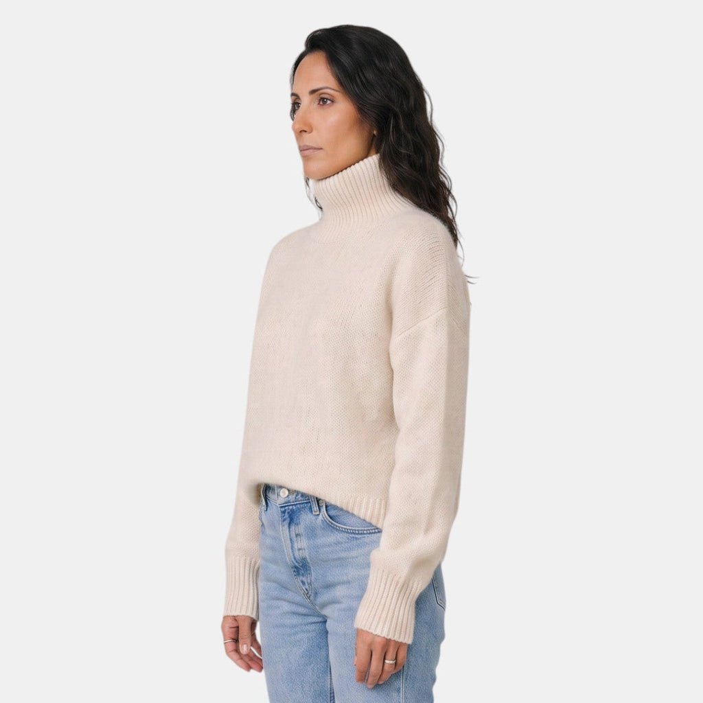 Women's ribbed turtleneck sweater with long sleeves