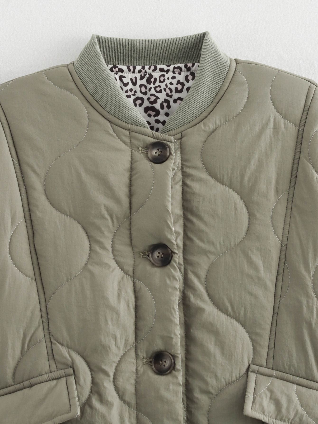 Women's quilted jacket with leopard-print cuffs and button front