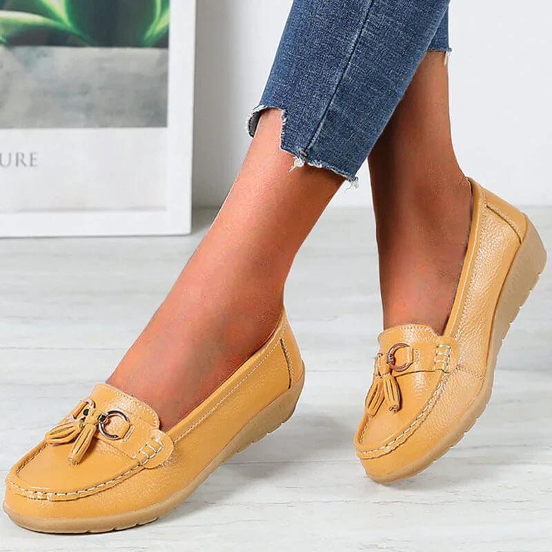 Women's slip-on loafers with round toes, tassel trim and flat textured soles