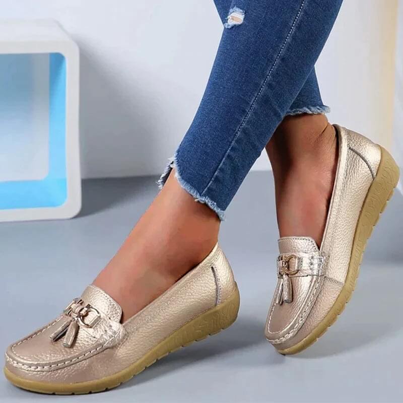 Women's slip-on loafers with round toes, tassel trim and flat textured soles