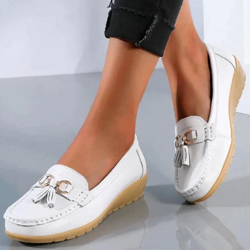 Women's slip-on loafers with round toes, tassel trim and flat textured soles